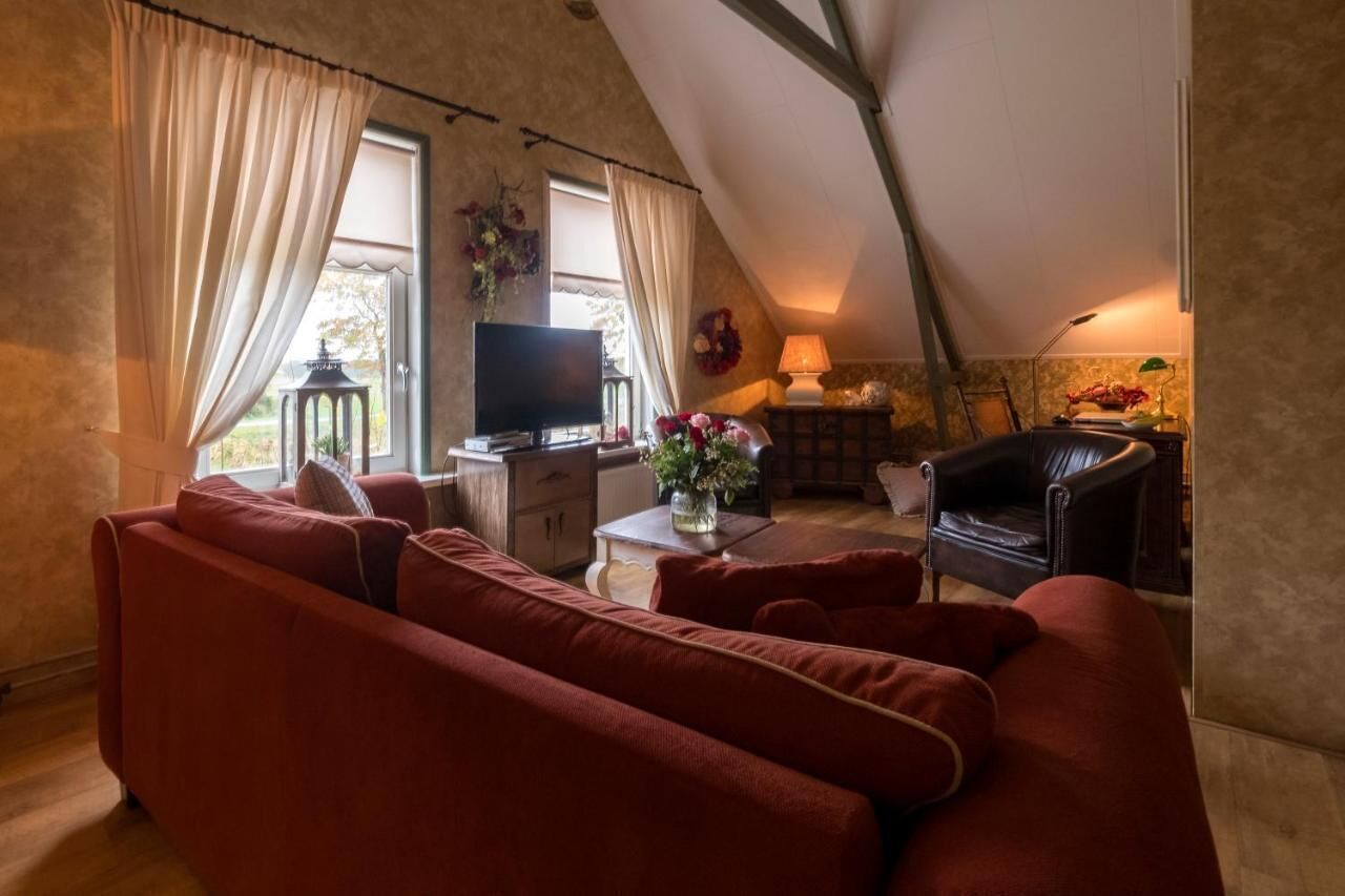 family room (smaragd) | living area | 0-inch flat-screen tv with digital channels, tv