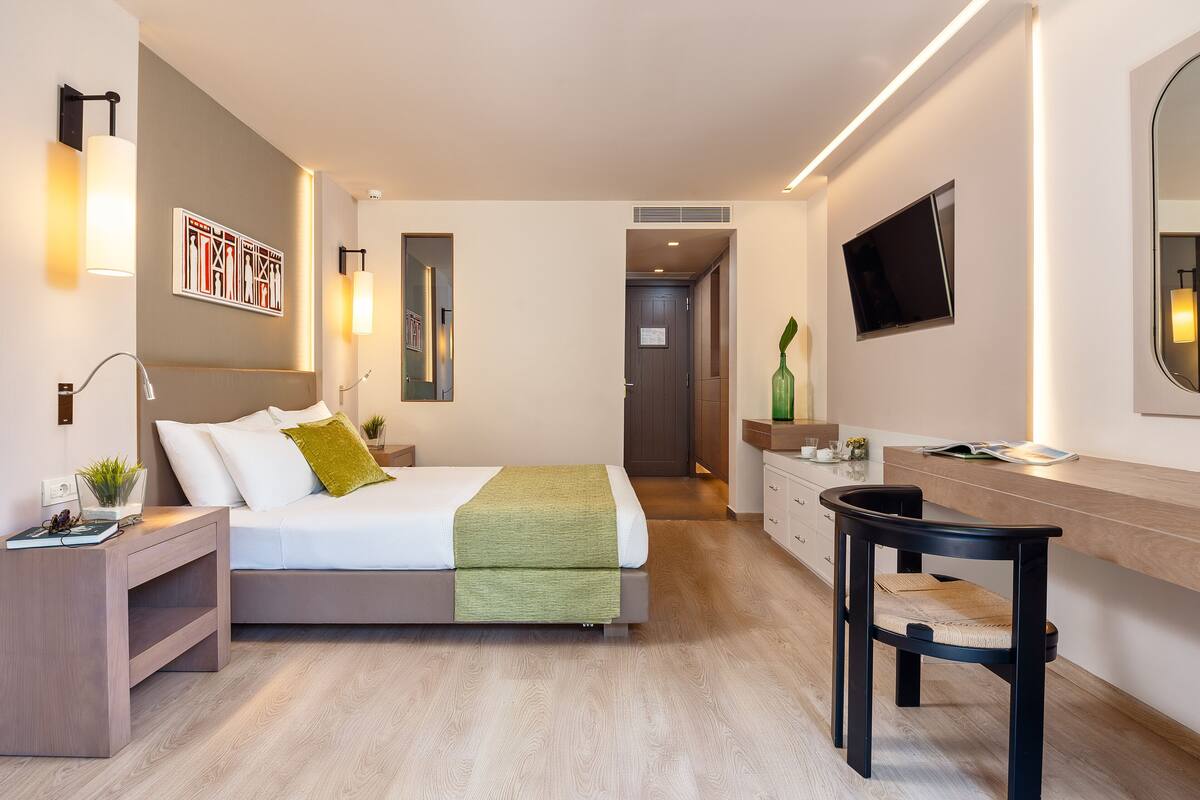 Phòng đôi hoặc 2 giường đơn Economy | Minibar, két bảo mật tại phòng, bàn 