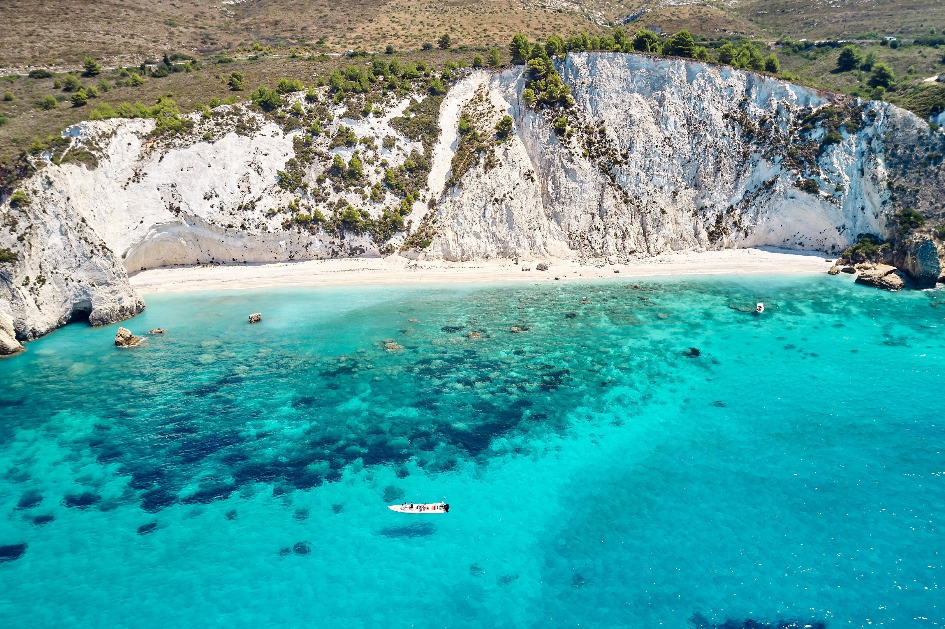 Beach nearby, sun-loungers, beach umbrellas, beach bar