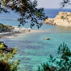 Private beach, sun loungers, beach umbrellas, beach towels