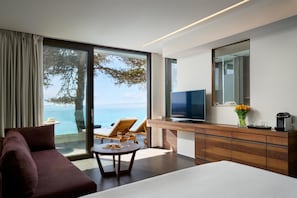 Junior Suite, Jetted Tub, Sea Facing (Seafront) | 1 bedroom, minibar, in-room safe, desk