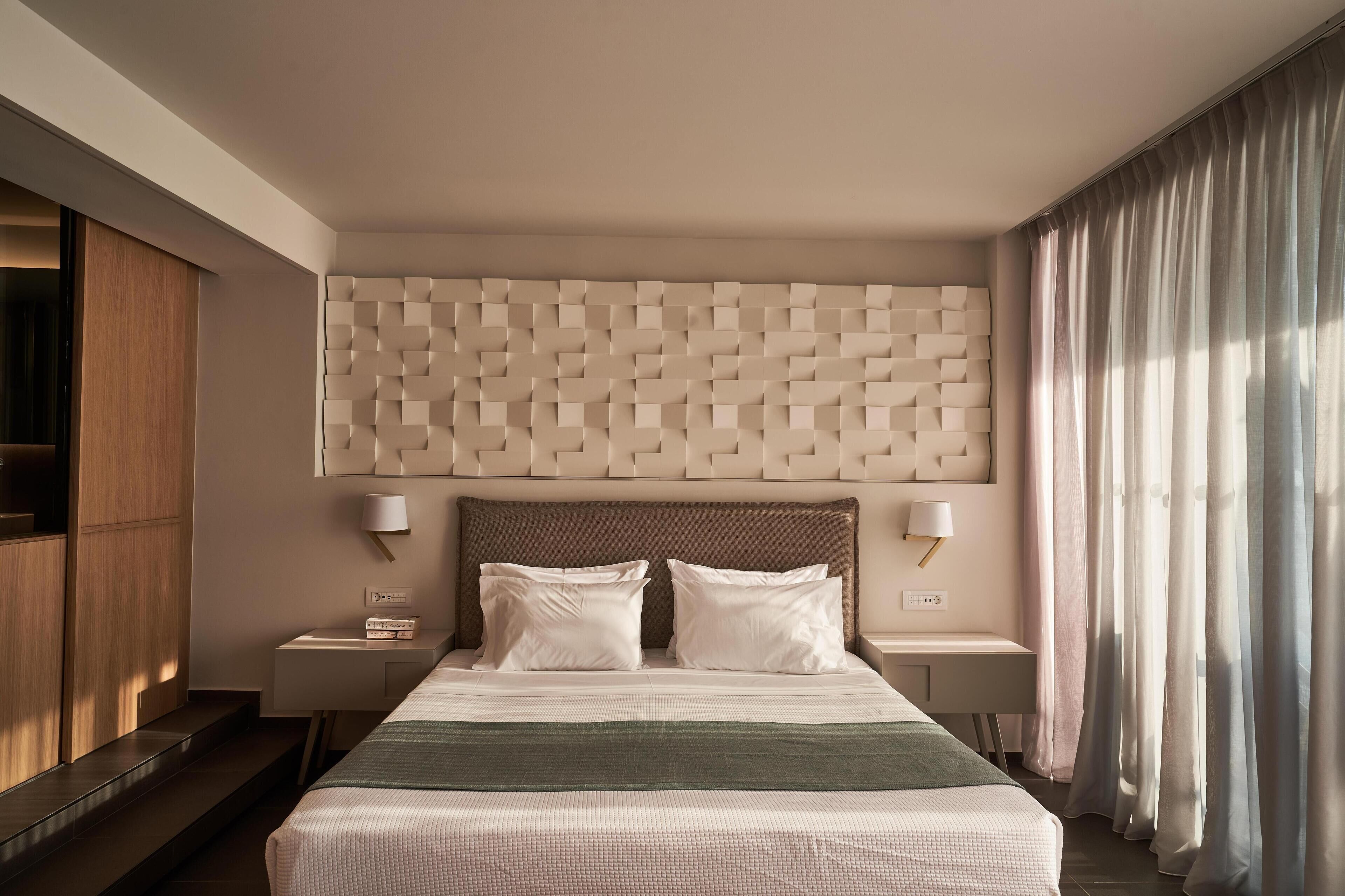 Minibar, in-room safe, desk, laptop workspace