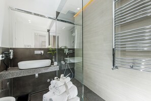 Superior Room, Balcony | Bathroom | Free toiletries, hair dryer, bathrobes, slippers - Vatican Style (Rome)