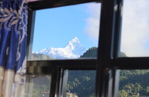 华丽双人房, 1 间卧室, 吸烟房, 山景 | 高档床上用品、办公桌、隔音、免费 WiFi