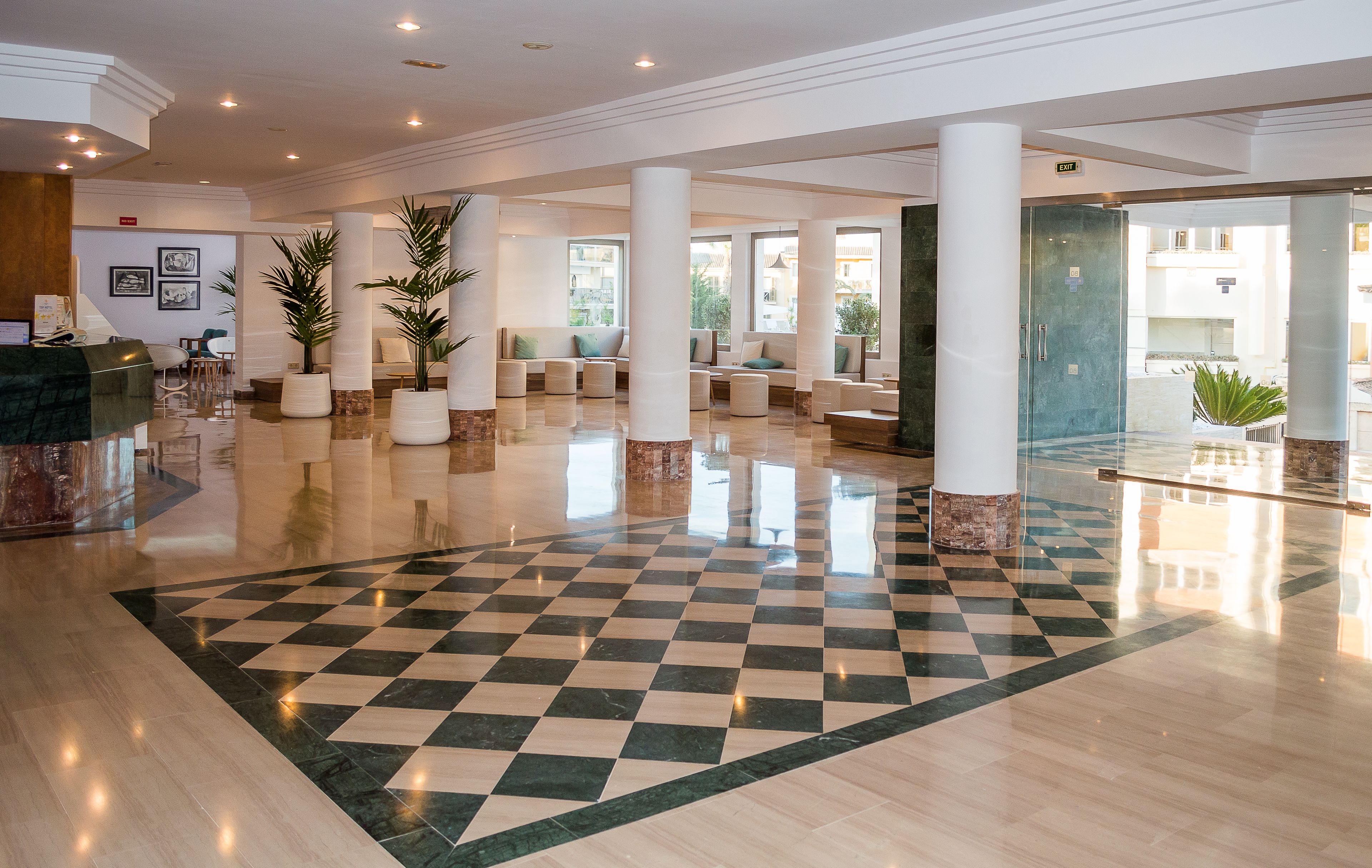 Photo - BQ Sarah -Adults Only