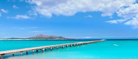 Una spiaggia nelle vicinanze