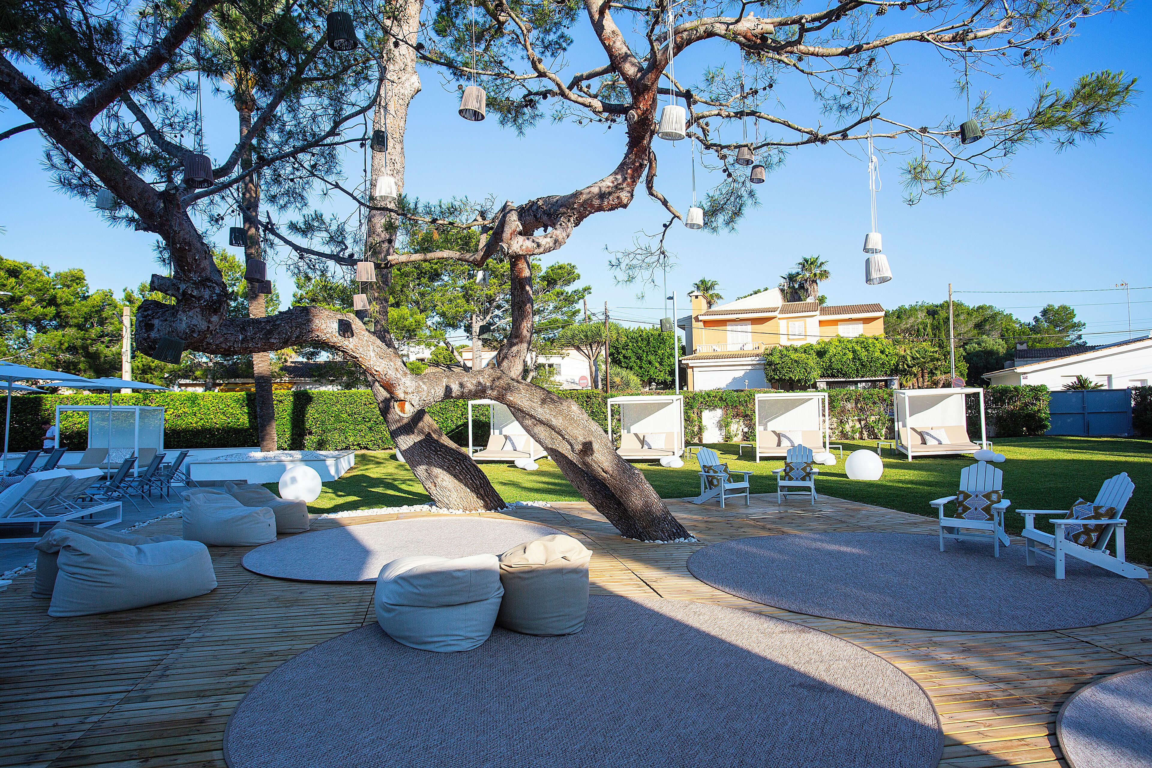 Photo - BQ Sarah -Adults Only