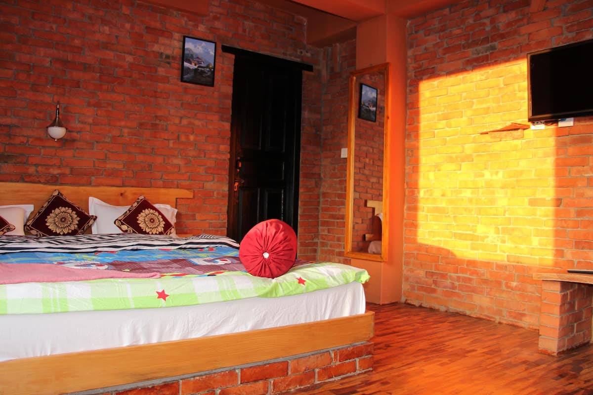 deluxe room with private balcony, lake view breakfast included | 1 bedroom, premium bedding, in-room safe, desk