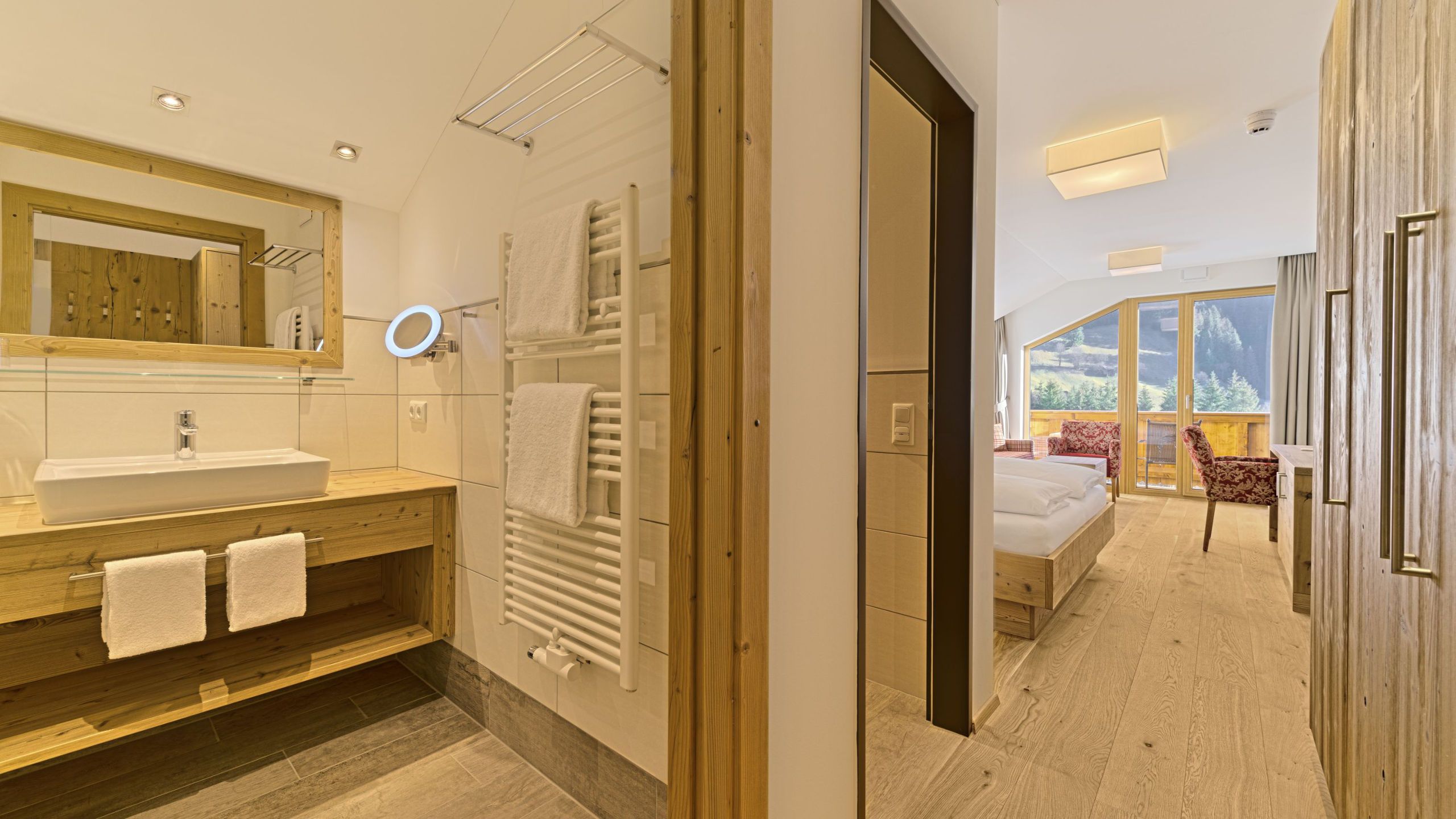 superior double room, non smoking, mountain view | 1 bedroom, premium bedding, minibar, in-room safe