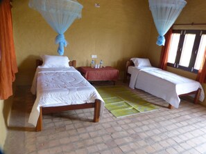 Premium bedding, desk, free WiFi - Nature Safari Resort (Thakudwara)