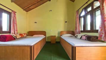 Premium bedding, desk, free WiFi