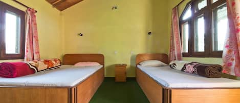 Dobbelt- eller tomannsrom – standard, hageutsikt, hageområde | Sengetøy av topp kvalitet, skrivebord og wi-fi (inkludert)