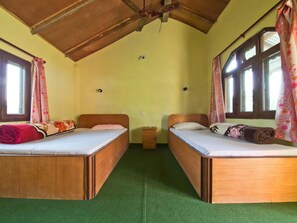 Premium bedding, desk, free WiFi - Nature Safari Resort (Thakudwara)
