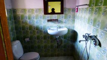 Shower, free toiletries