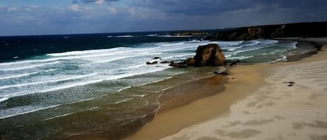 Una spiaggia nelle vicinanze