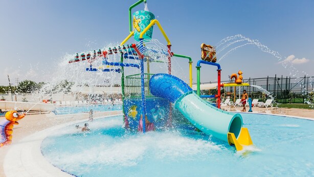 Indoor pool, seasonal outdoor pool, sun loungers - Kaynesia Hotel Spa & Wellness (Turgutlu)