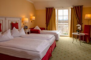 Literie de qualité supérieure, coffres-forts dans les chambres, bureau