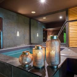 Couples treatment room(s), sauna, Turkish bath/hammam, body treatments