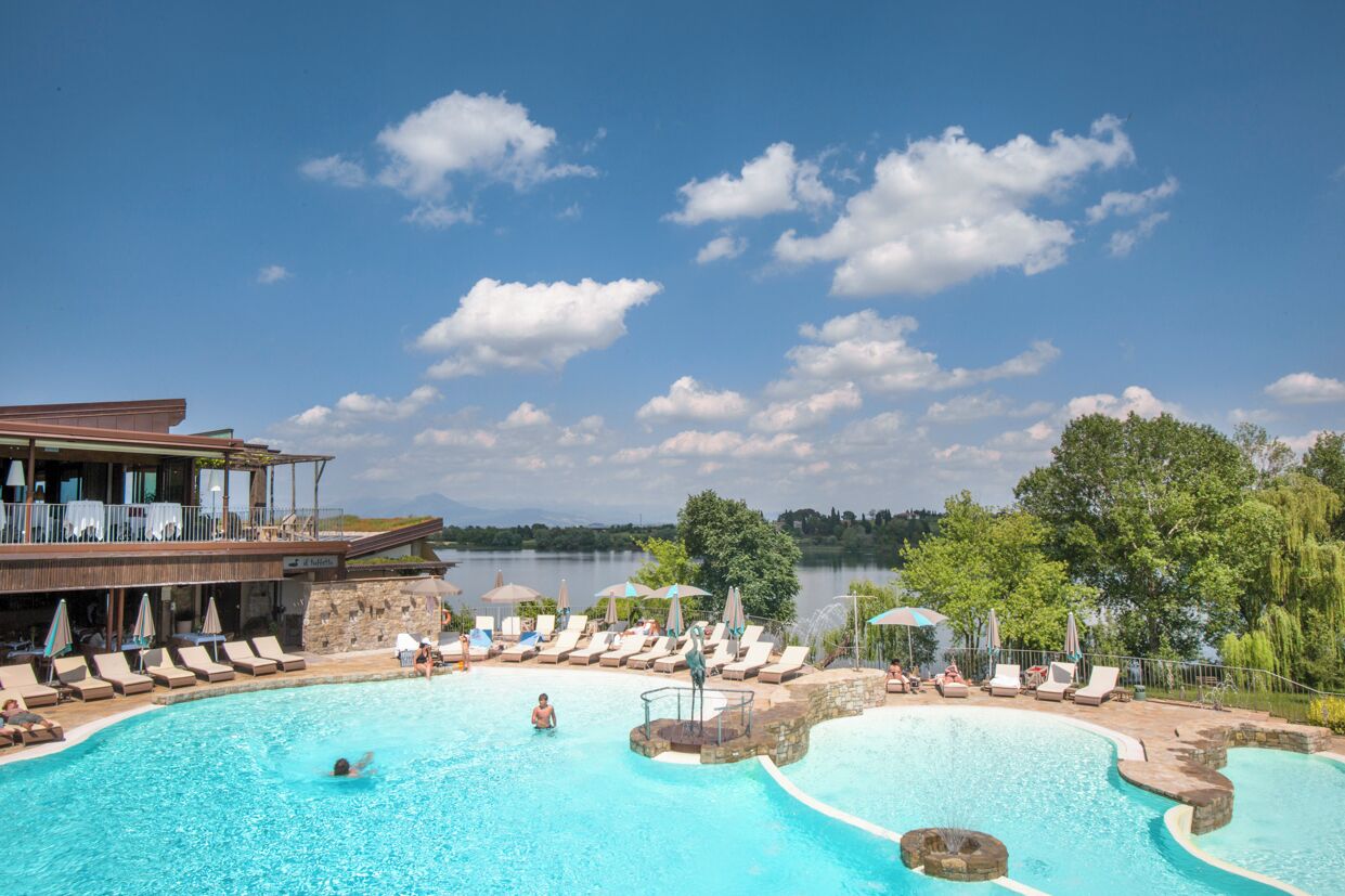Seasonal outdoor pool, pool umbrellas, sun loungers