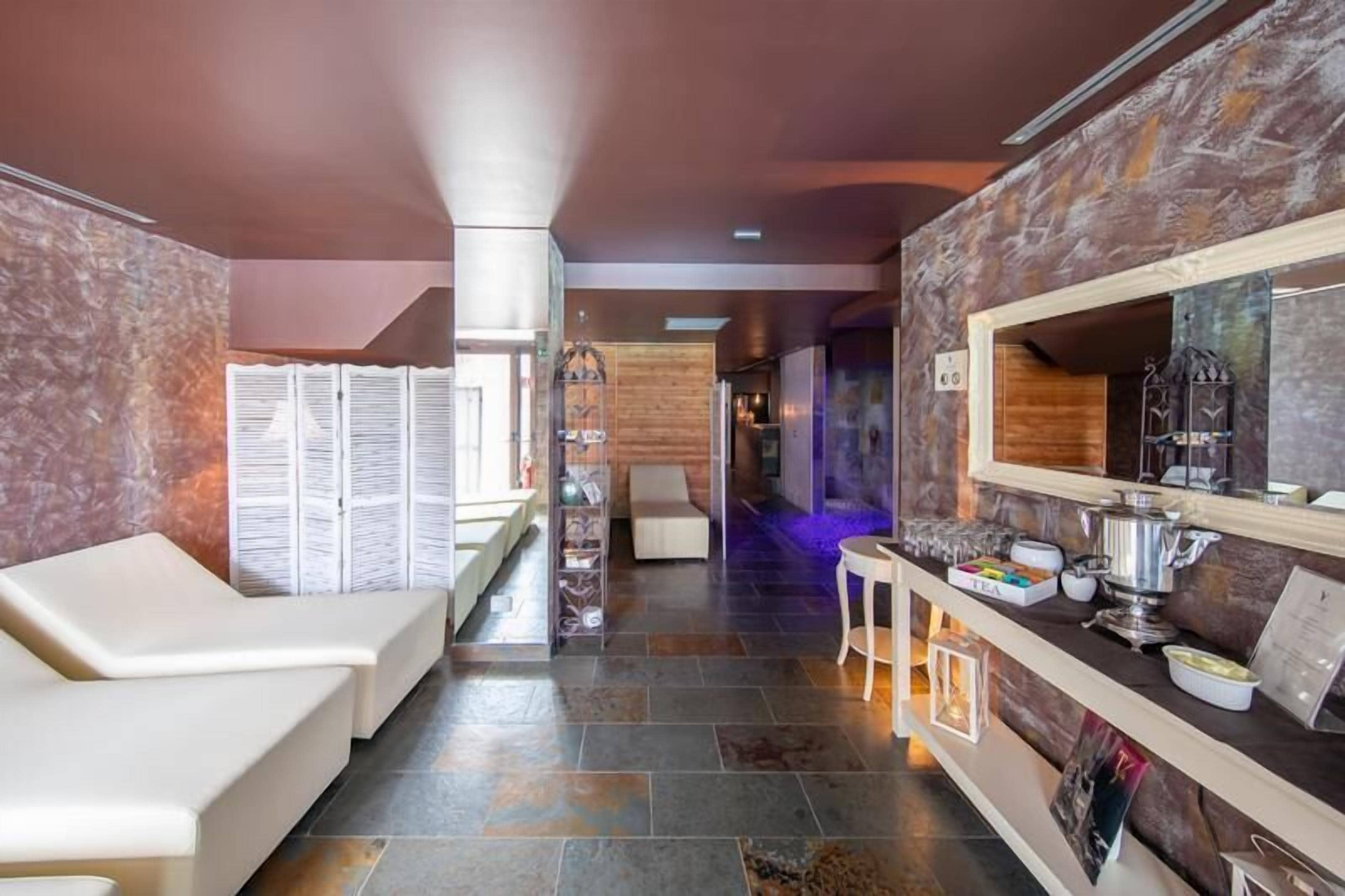 couples treatment room(s), sauna, turkish bath/hammam, body treatments