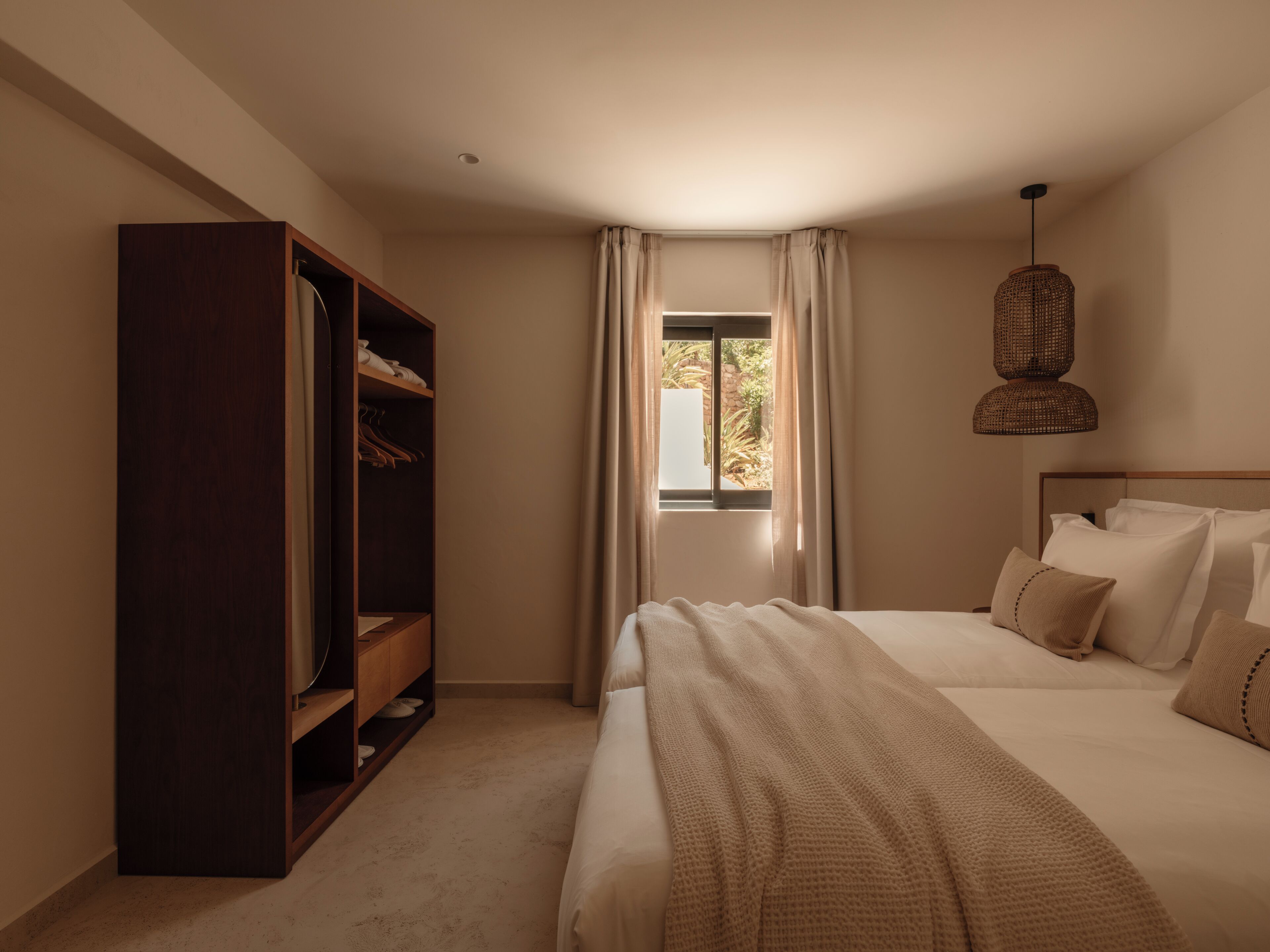 Premium bedding, down duvets, minibar, in-room safe