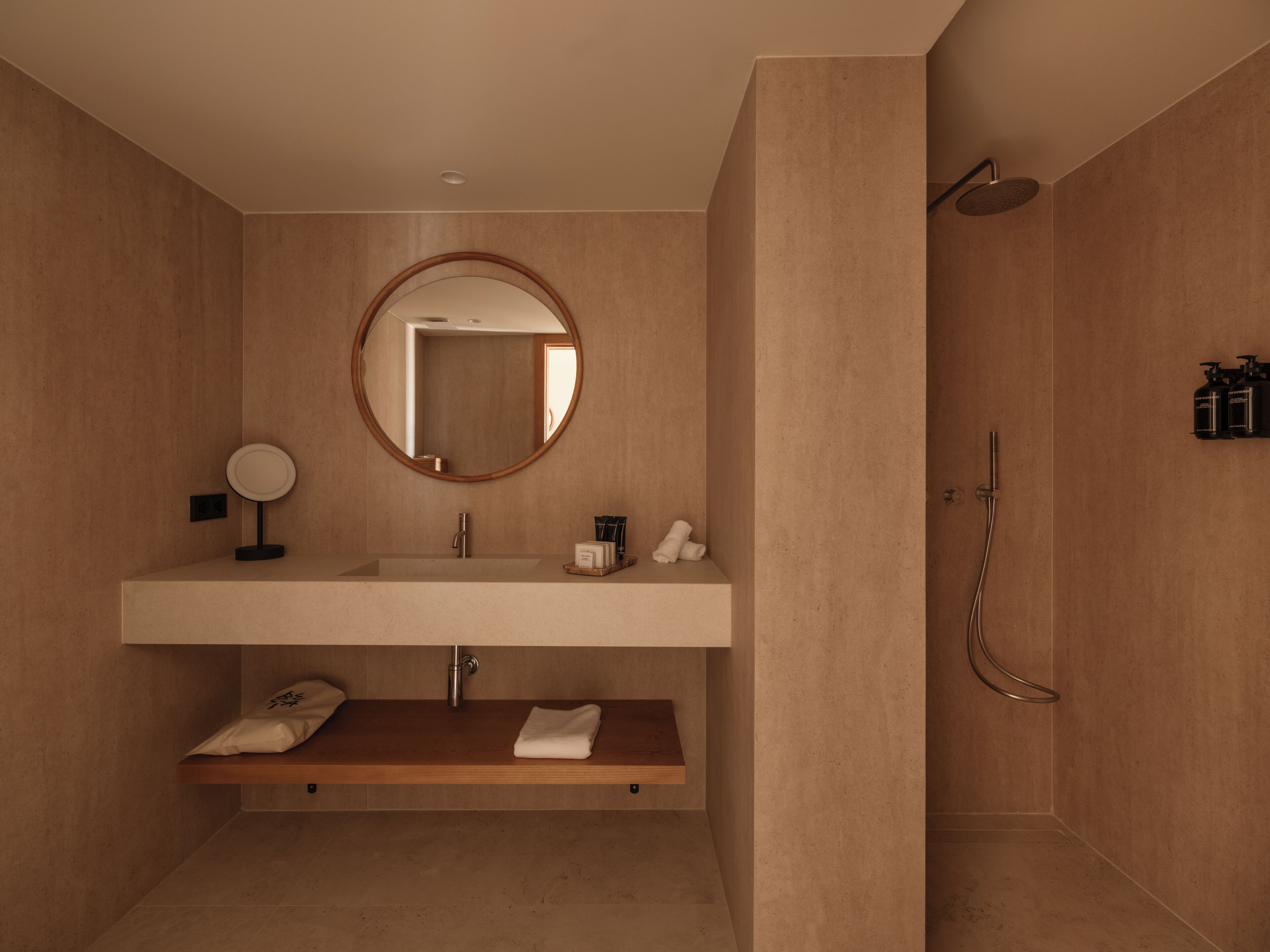 Deluxe Suite, Balcony, Sea View | Bathroom | Shower, free toiletries, hair dryer, bathrobes