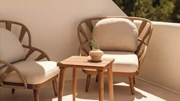 Suíte luxo, sacada, vista para o mar | Terraço/pátio
