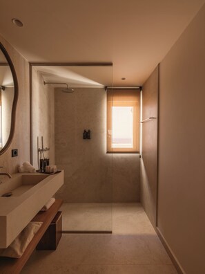 Shower, free toiletries, hair dryer, bathrobes - BESAI IBIZA BOUTIQUE HOTEL (Sant Josep de sa Talaia)