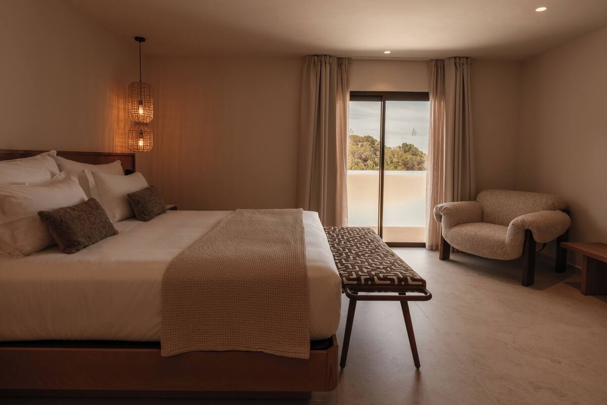 Superior Double Room, Balcony, Sea View | Premium bedding, down duvets, minibar, in-room safe