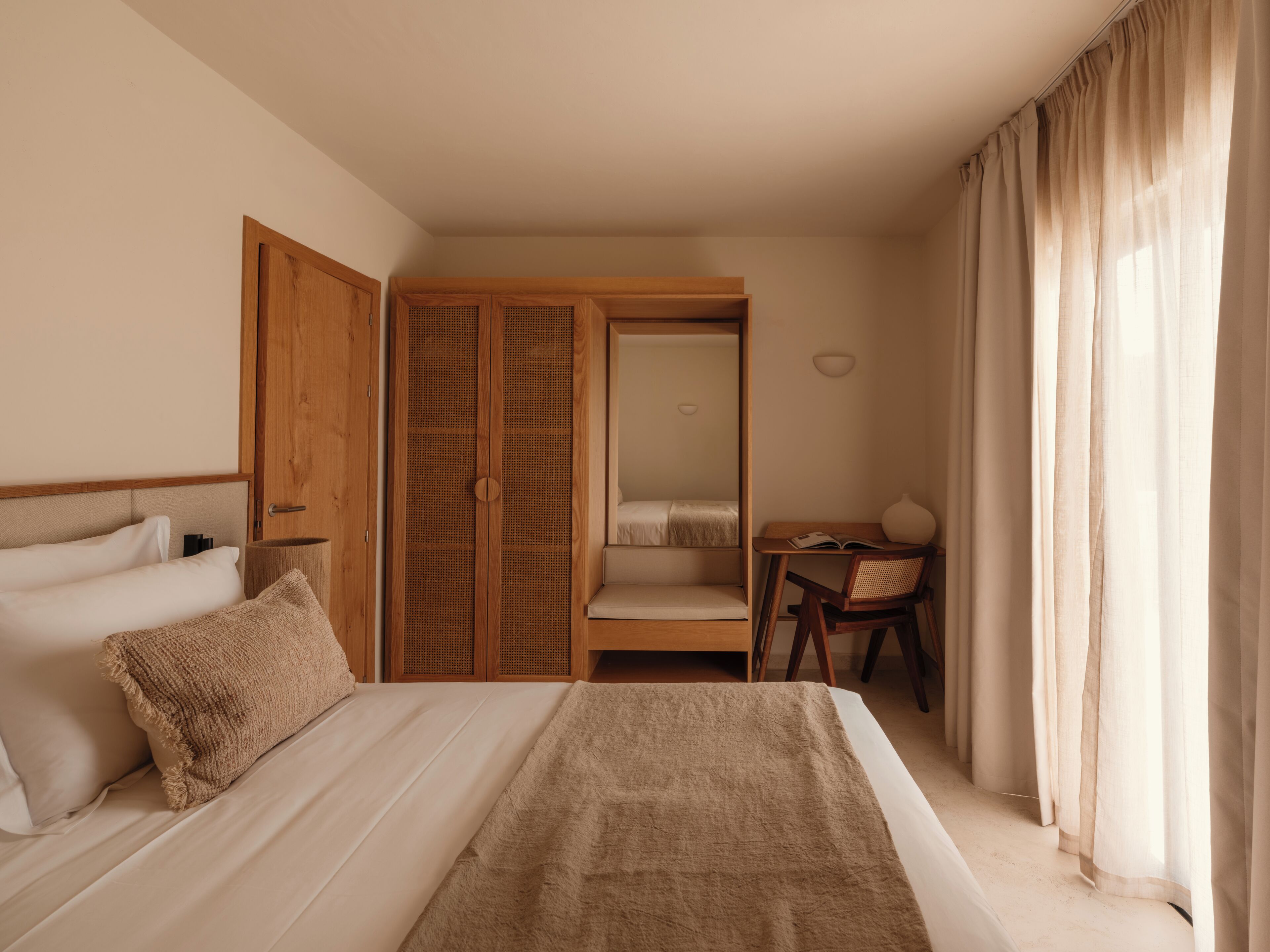 Premium bedding, down duvets, minibar, in-room safe