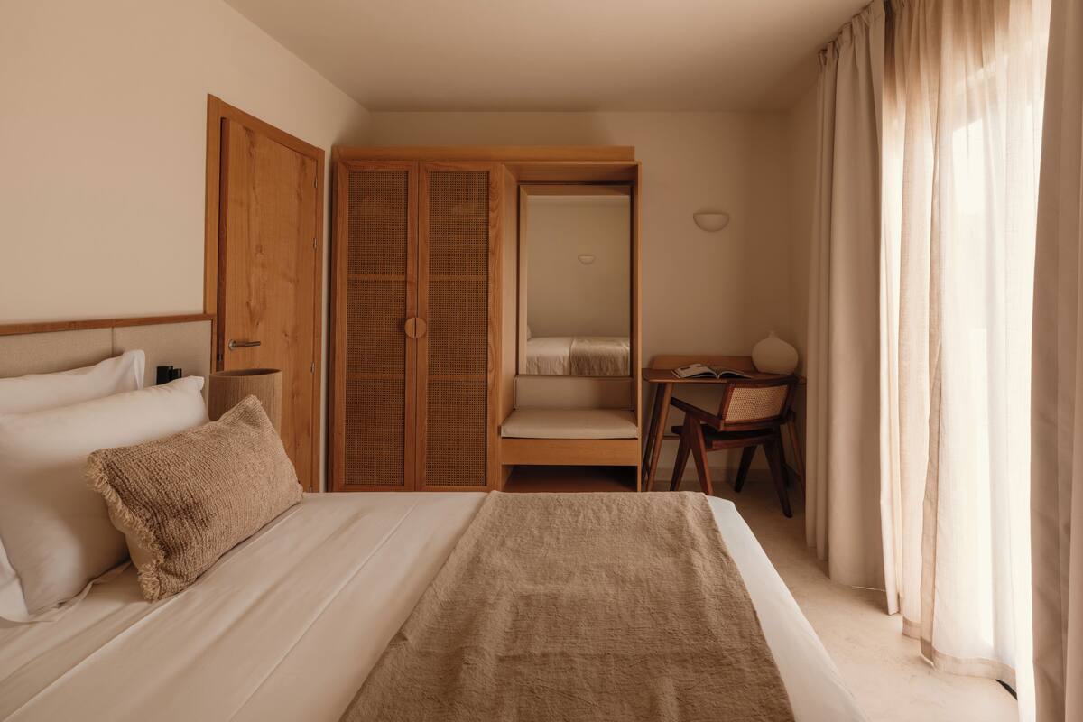 Premium bedding, down duvets, minibar, in-room safe