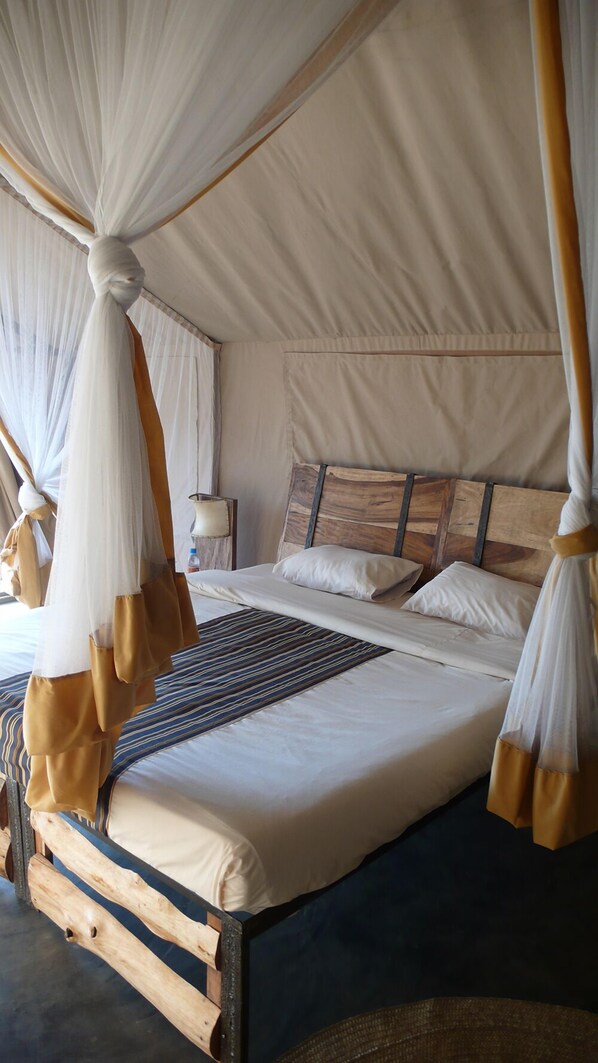 Deluxe Tent, Garden View | In-room safe, desk, free cots/infant beds, rollaway beds