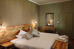 Room | Egyptian cotton sheets, premium bedding, down comforters - Imla Guest Farm (Setsoto)