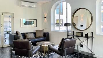 Deluxe Apartment, Non Smoking, Mountain View | Living area