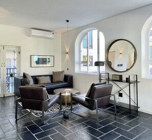 Deluxe Apartment, Non Smoking, Mountain View | Living area - Purple House (Cape Town)