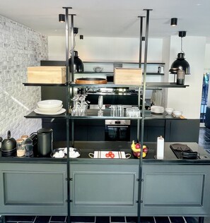 Deluxe Apartment, Non Smoking, Mountain View | Private kitchen | Eco-friendly cleaning products - Purple House (Cape Town)