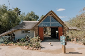Reception - Chandelier Game Lodge (Oudtshoorn)
