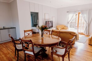 独立别墅 (African Log) | 客房内保险箱、收费 WiFi