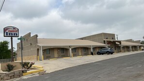 Front of property - Carrizo Inn (Carrizo Springs)