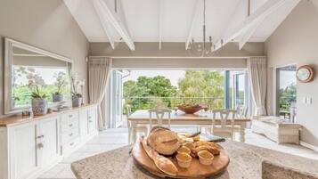 Standard-talo | Ruokailu omassa huoneessa