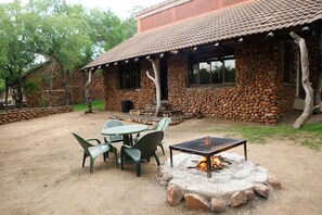 Family Cottage (Self-catering Bhubesi ) | Teres/patio