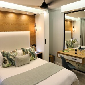 Suite 4 | In-room safe, desk, rollaway beds, free WiFi