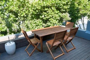 Outdoor dining - De Waterkant Villas (Cape Town)