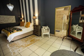 In-room safe, free WiFi, bed sheets - Ducks Country House (Meyerton)