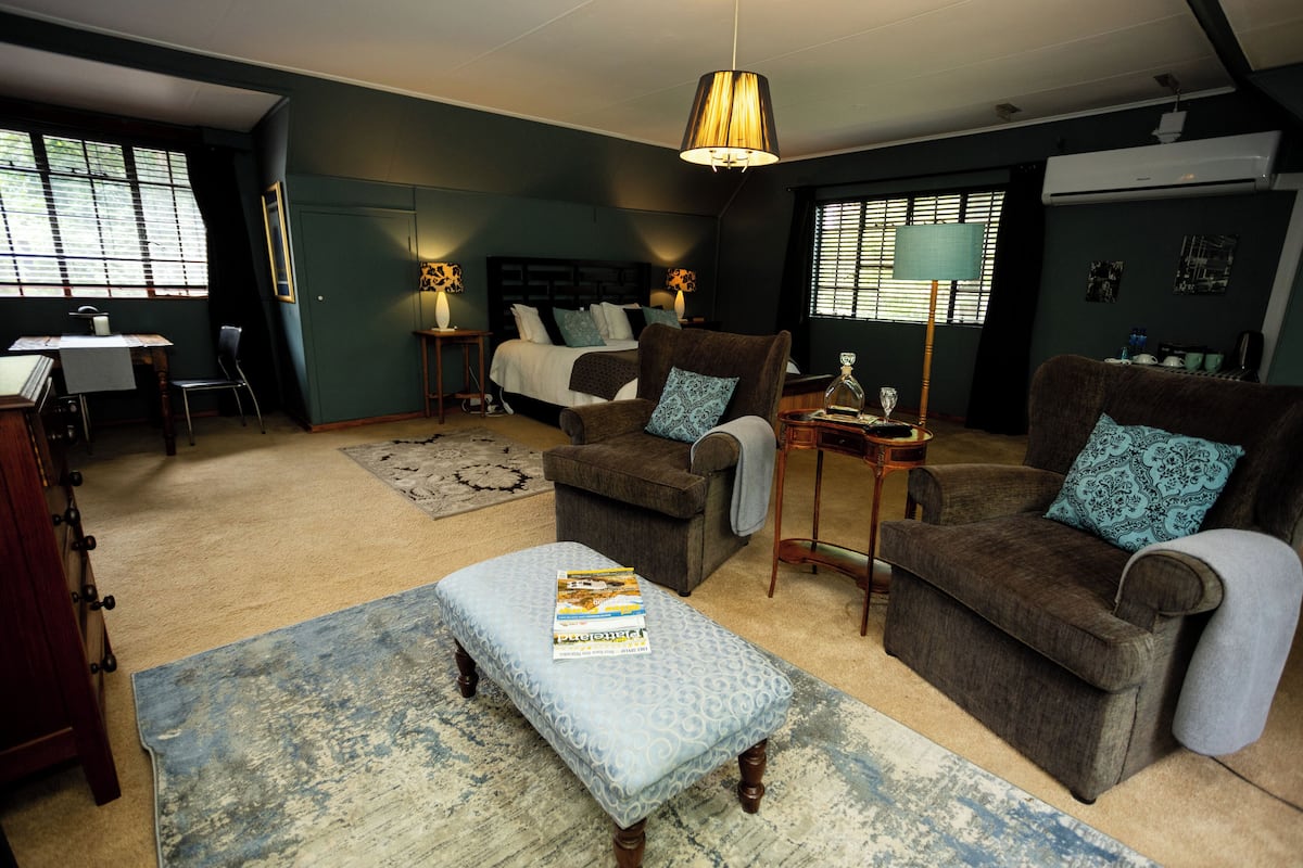 Family Room 5 | 1 bedroom, in-room safe, free WiFi, bed sheets