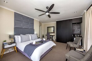 Habitación Deluxe, 1 cama doble, no fumadores, vistas a la montaña | Ropa de cama de alta calidad y colchones con acolchado adicional
