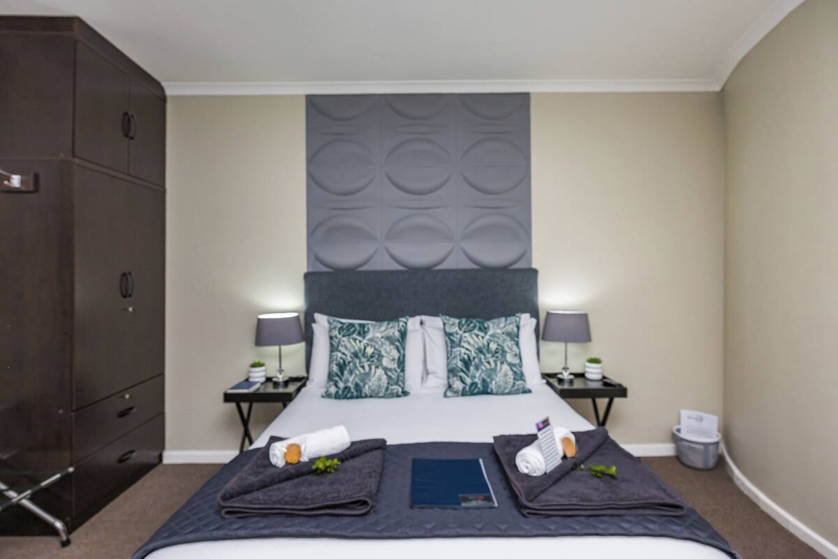 Standaard kamer, Meerdere bedden, uitzicht op heuvels, op benedenverdieping | Luxe beddengoed, pillowtop-bedden, gratis wifi, beddengoed