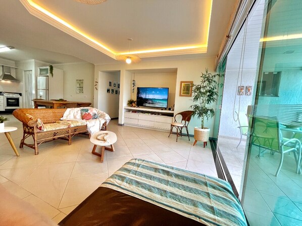 Apartamento Deluxe, 3 habitaciones, balcón | Zona de estar