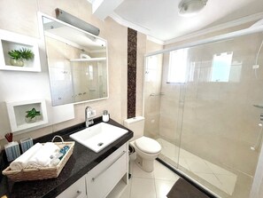 Appartamento Deluxe, 3 camere da letto, balcone | Bagno | Doccia