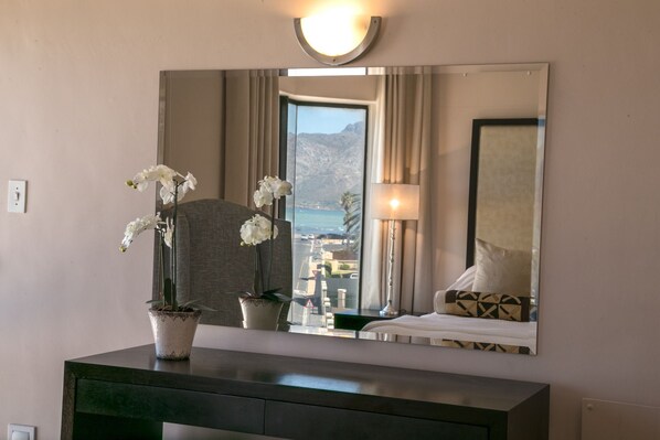 APARTMENT B - 2nd floor - 3 Bedrooms | Rollaway beds - De Merindol Luxury Apartments (Cape Town)